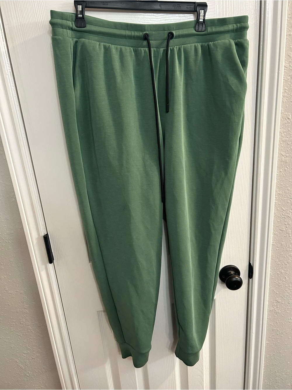 Torrid Women’s Olive Green Relaxed Fit Active Cupro Pocket Joggers Size 2x